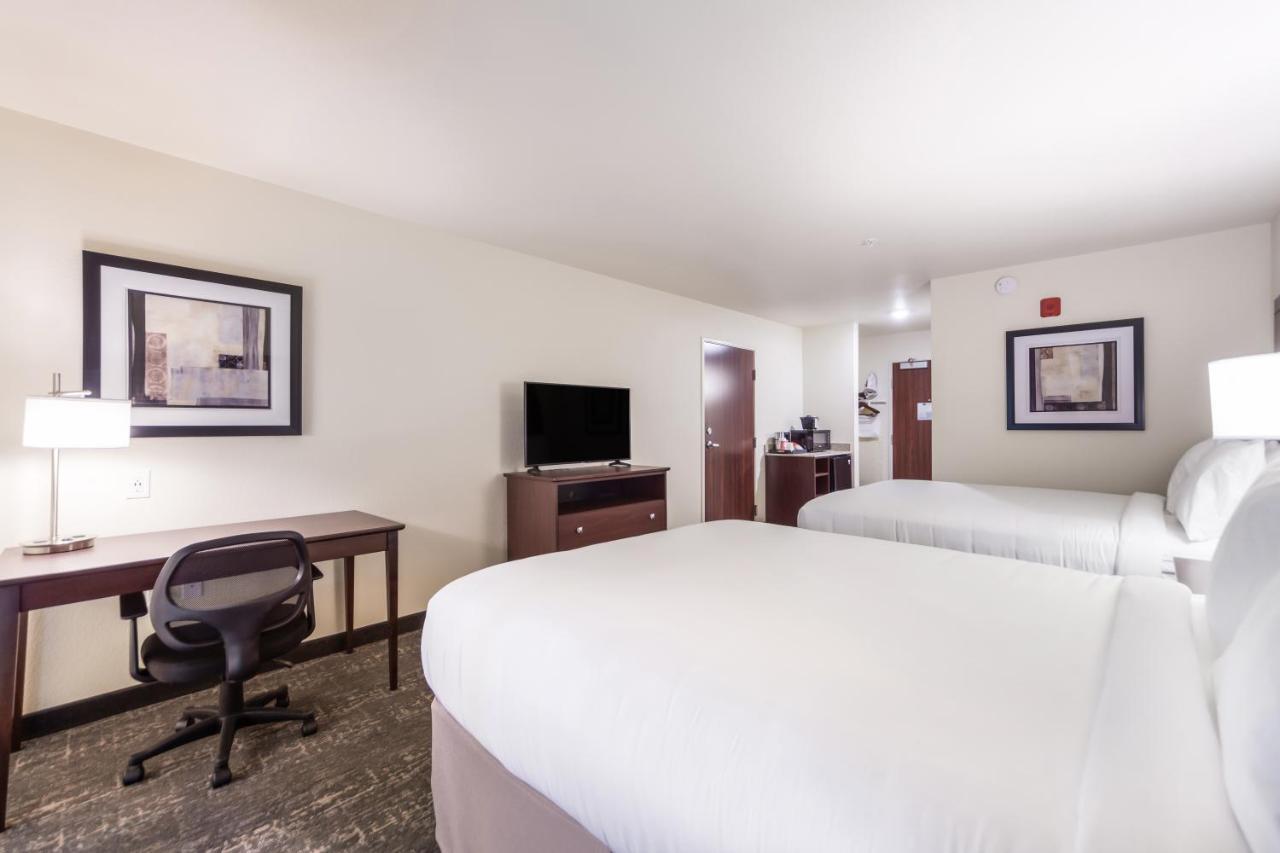 Cobblestone Inn & Suites-Fremont Esterno foto