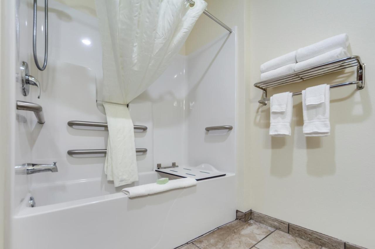 Cobblestone Inn & Suites-Fremont Esterno foto