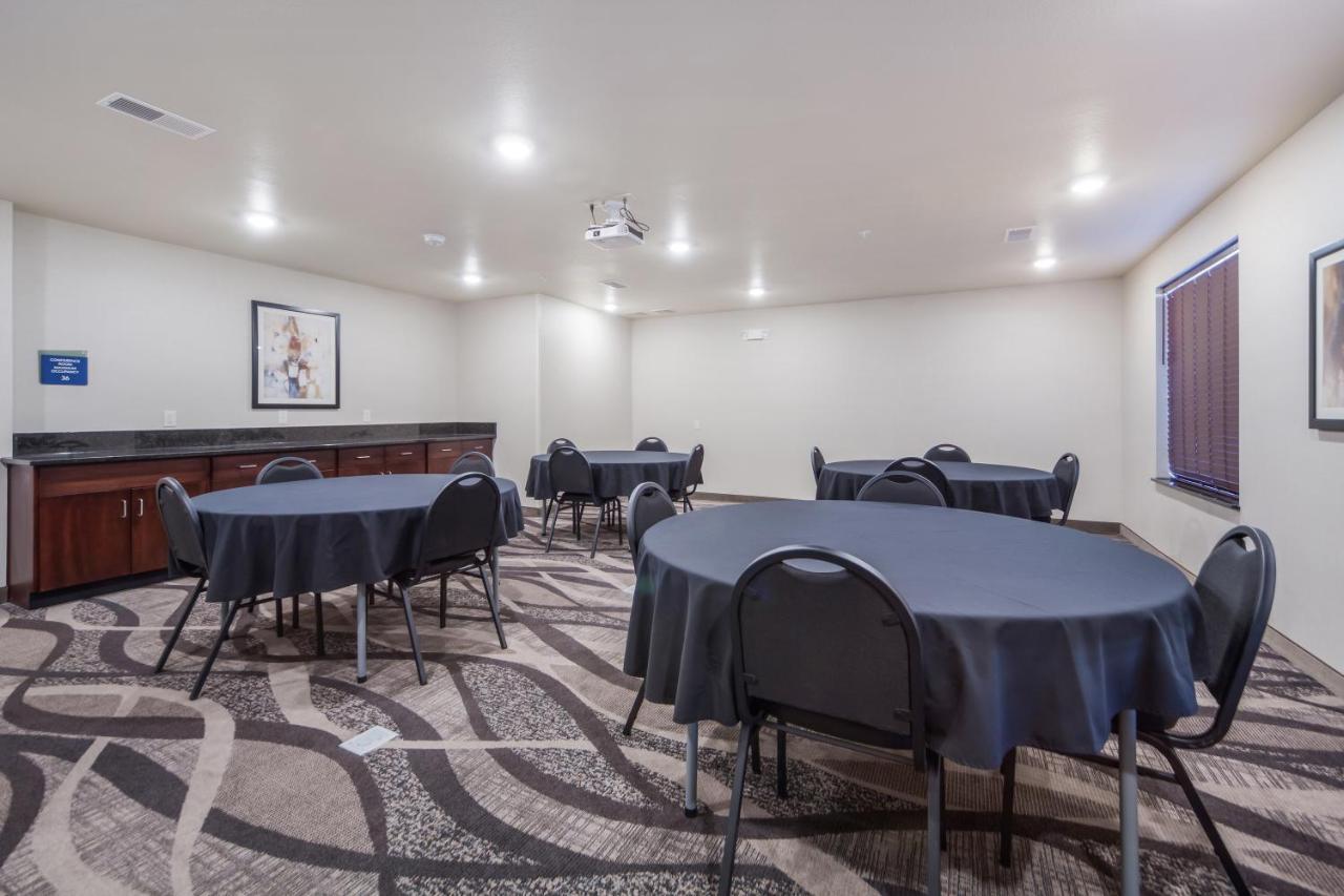 Cobblestone Inn & Suites-Fremont Esterno foto