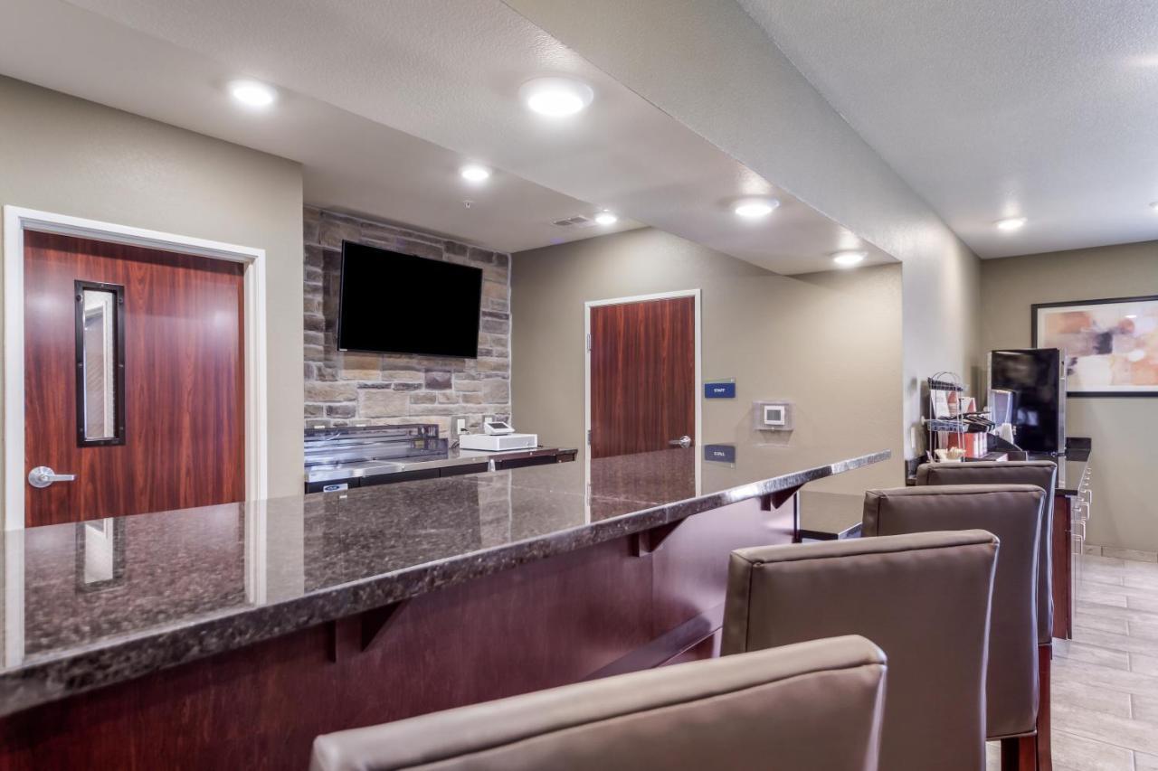 Cobblestone Inn & Suites-Fremont Esterno foto