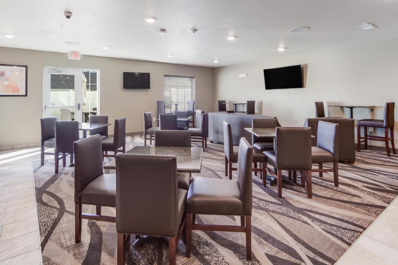 Cobblestone Inn & Suites-Fremont Esterno foto