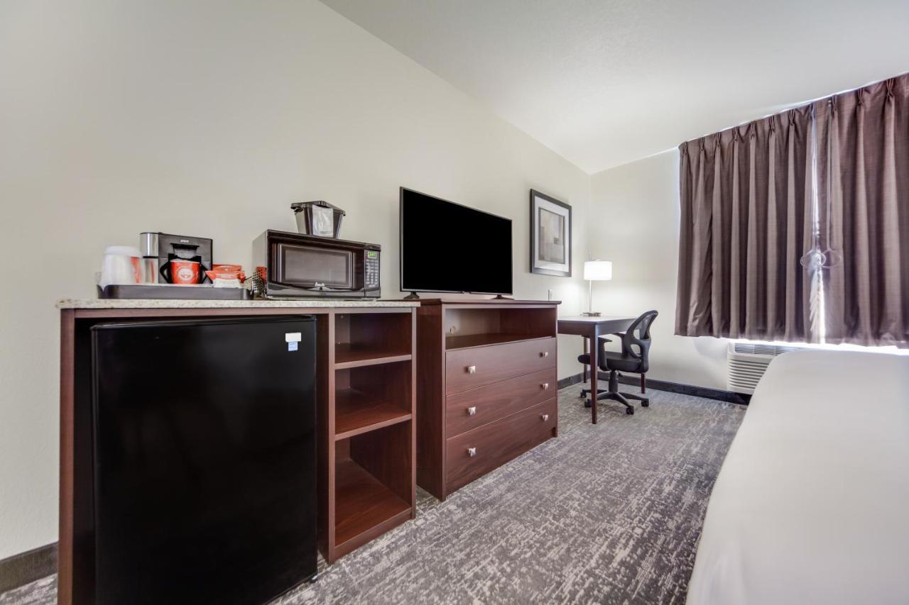 Cobblestone Inn & Suites-Fremont Esterno foto