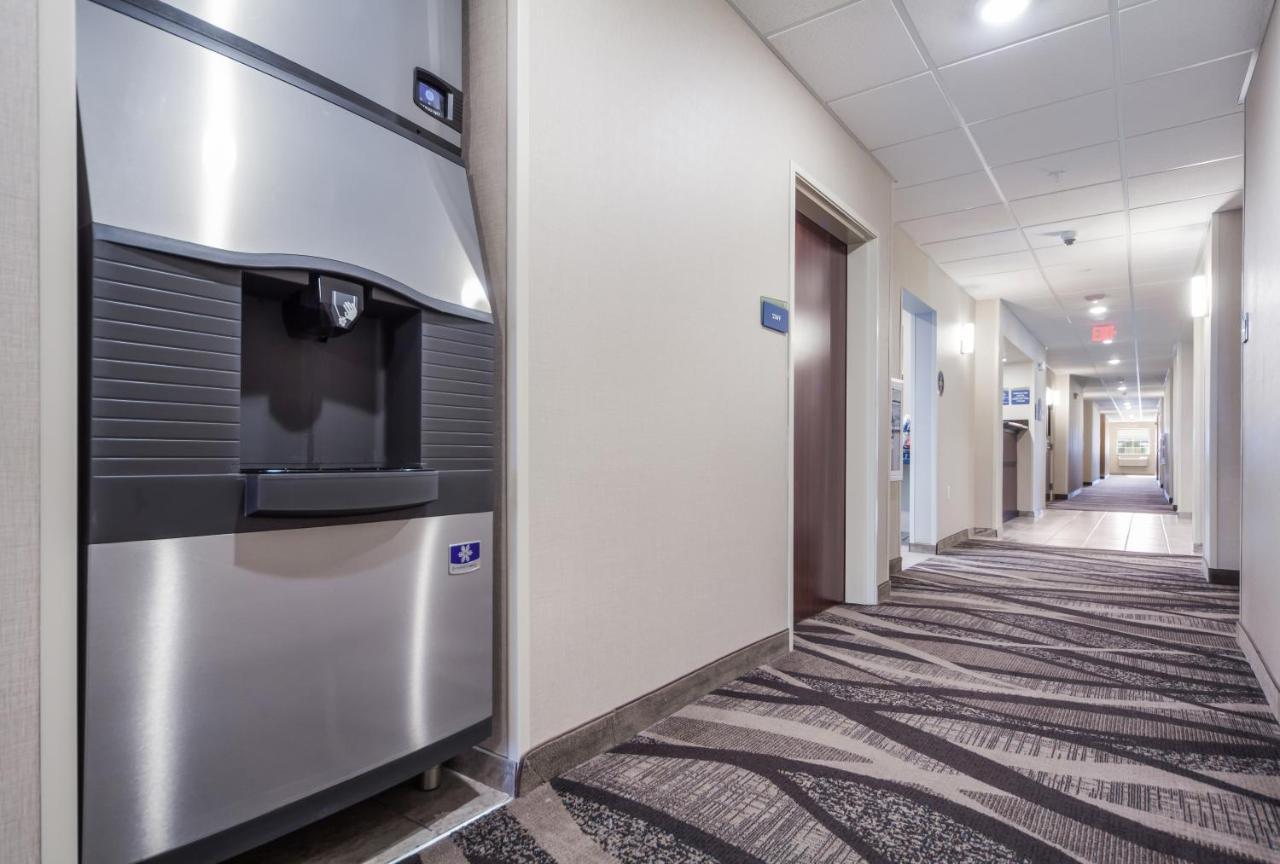 Cobblestone Inn & Suites-Fremont Esterno foto