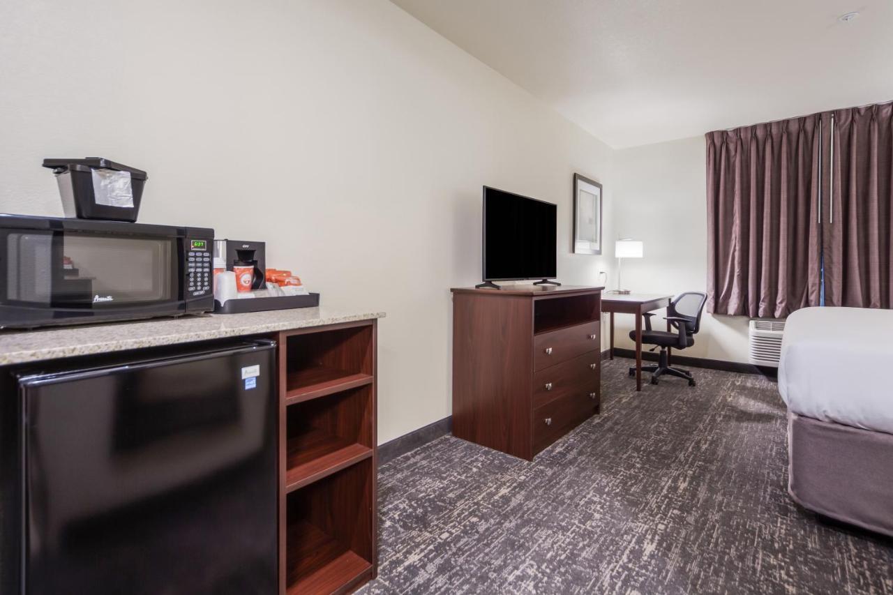 Cobblestone Inn & Suites-Fremont Esterno foto