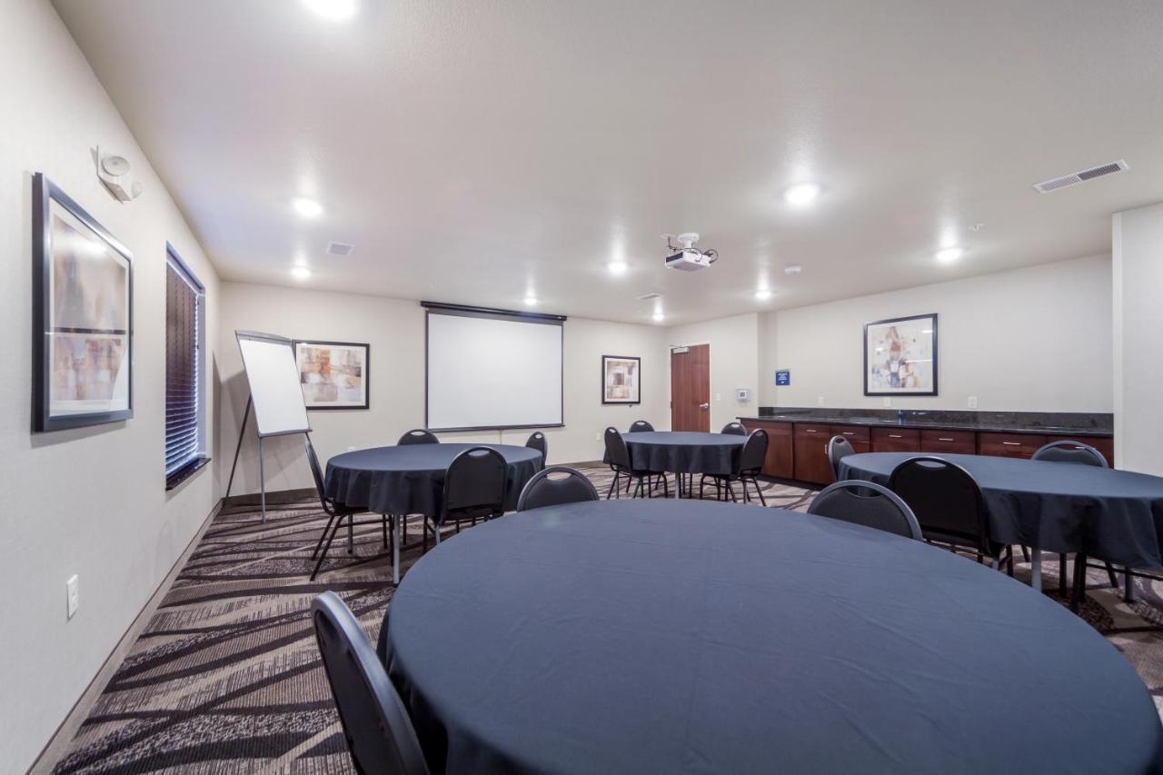 Cobblestone Inn & Suites-Fremont Esterno foto