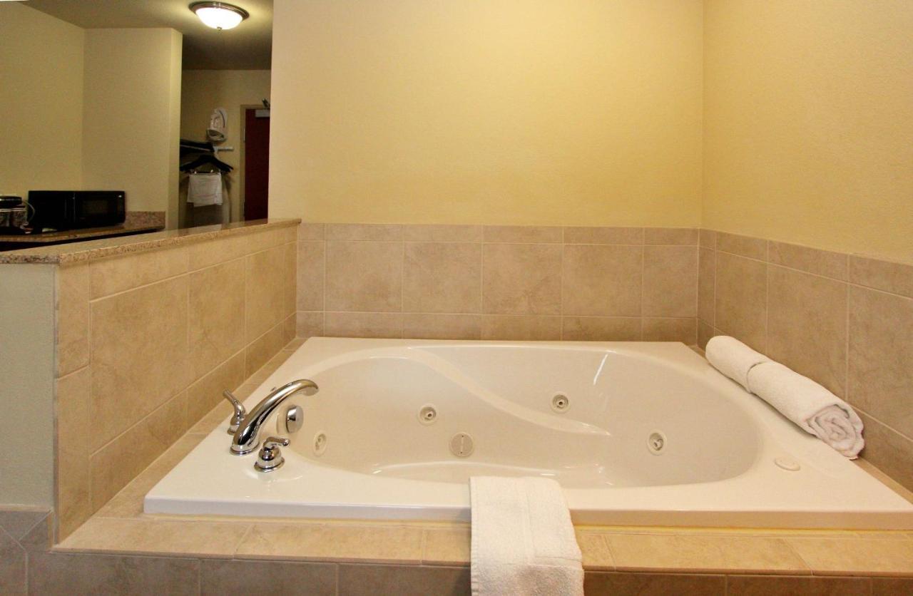 Cobblestone Inn & Suites-Fremont Esterno foto